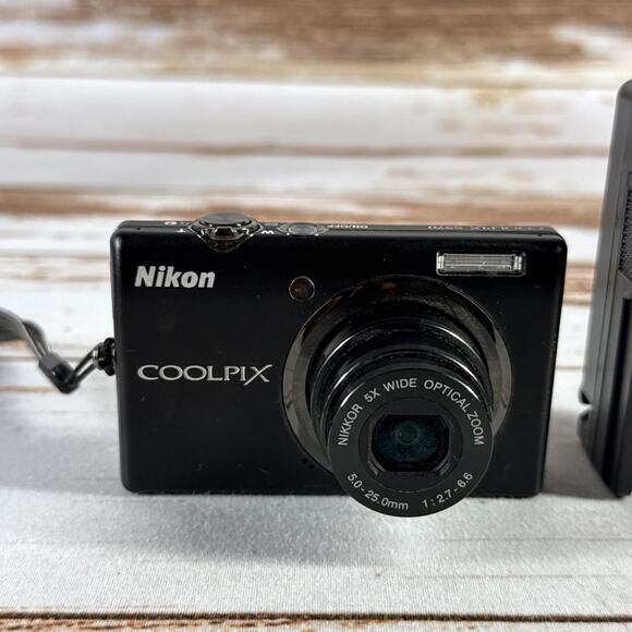 Nikon COOLPIX S570 12.0MP Digital Camera Black PARTS ONLY - Picture 2 of 6